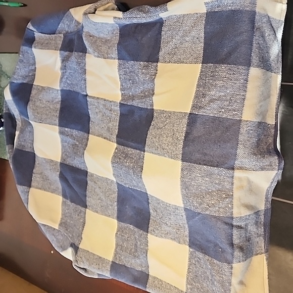 Shirts (multiple) - Picture 6 of 9